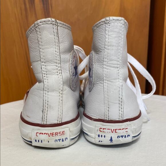 Converse Chuck Taylor’s White Leather High-Top Sneakers Red Trim Women 7 Men 5 - Picture 3 of 11